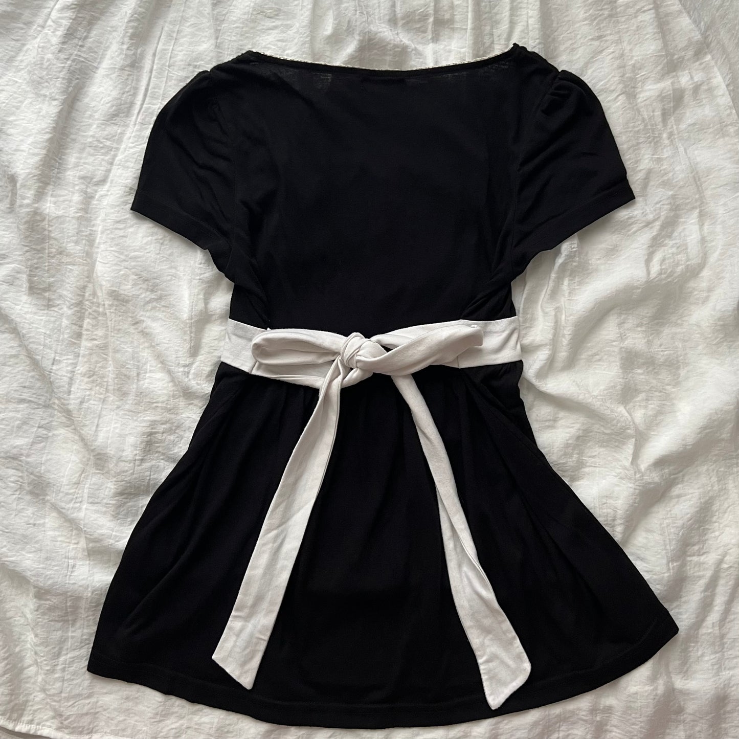 Black waist ribbon top