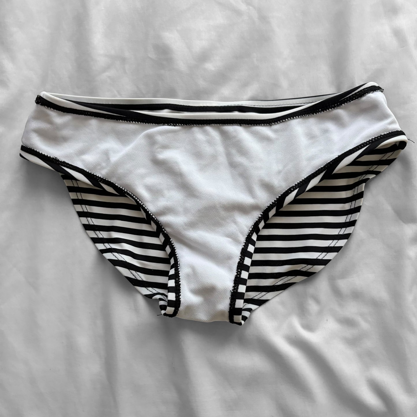 M size•Black & white stripes 4-piece bikini Set