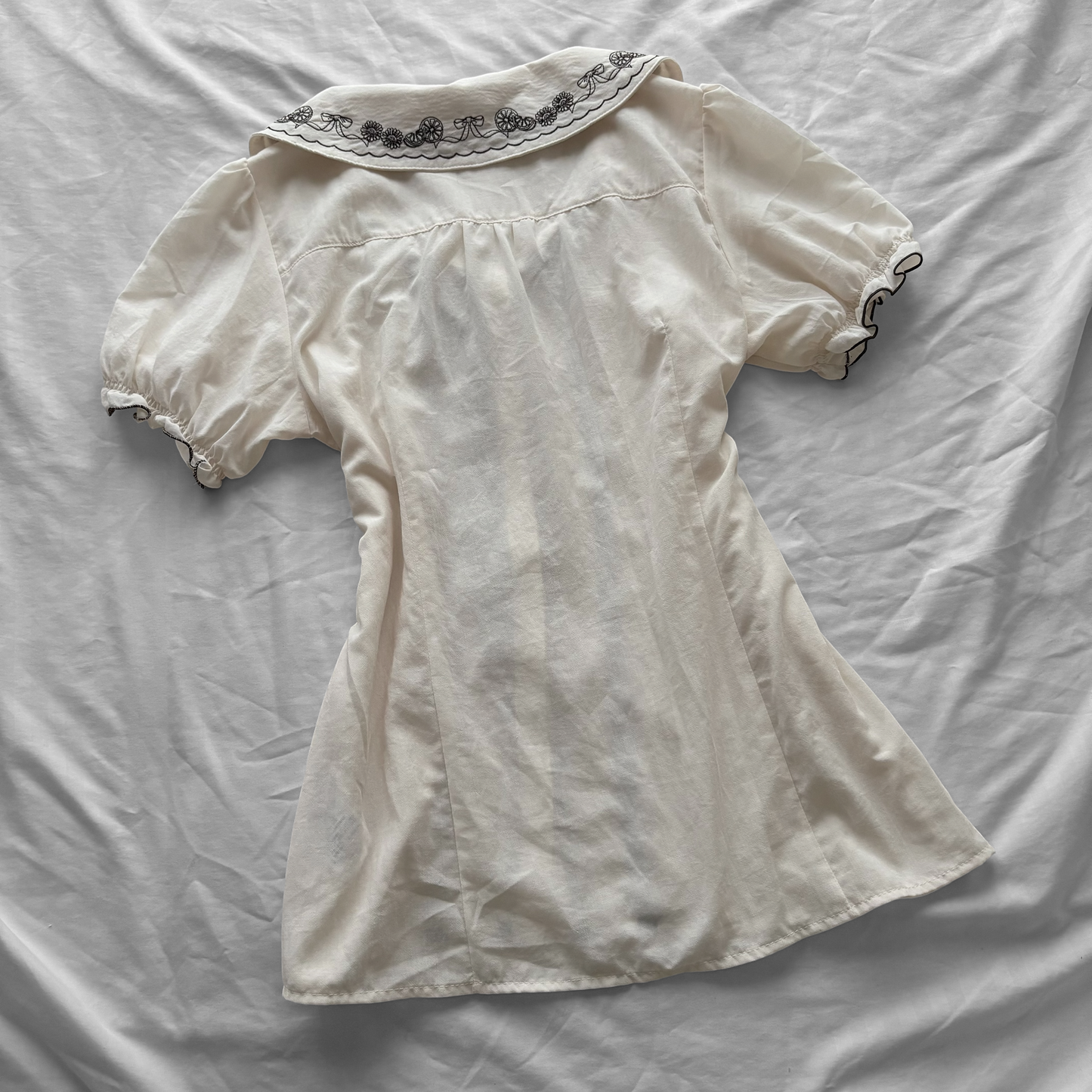 ‘Axes Femme’ Creamy Collar Top
