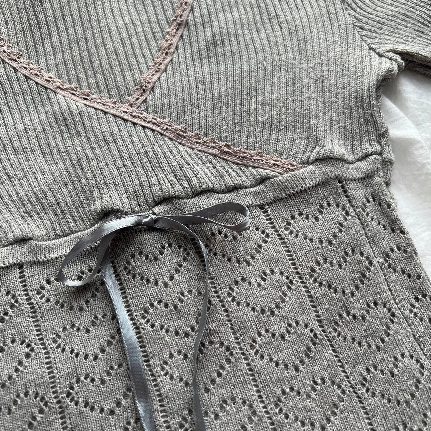 Gray heart ribbon knit