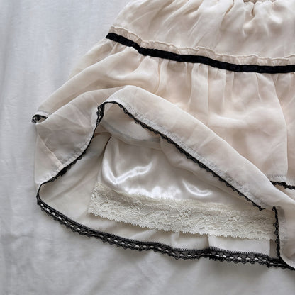 Creamy Ribbon Tiered Mini Skirt