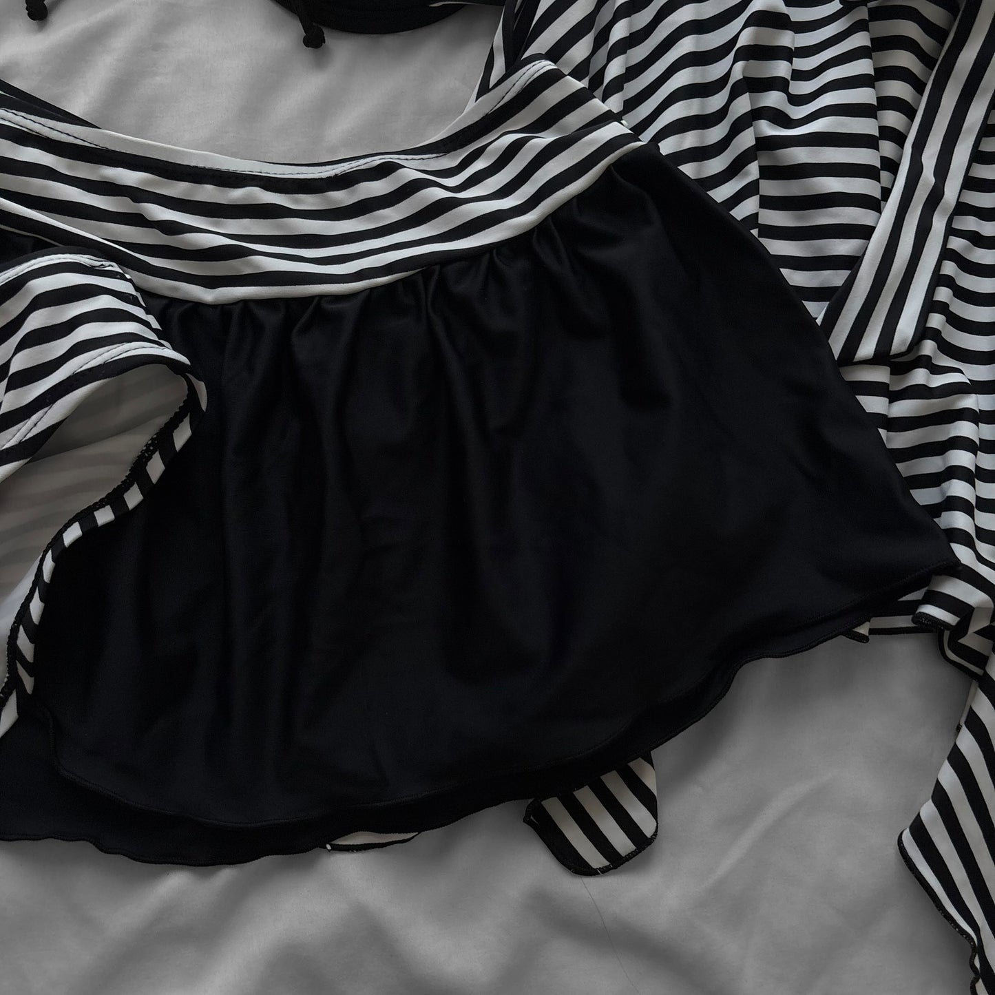 M size•Black & white stripes 4-piece bikini Set