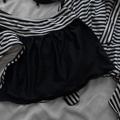 M size•Black & white stripes 4-piece bikini Set