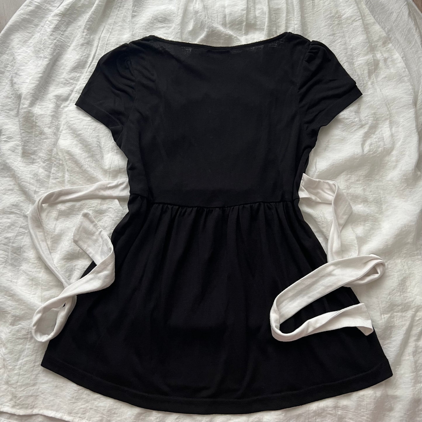 Black waist ribbon top