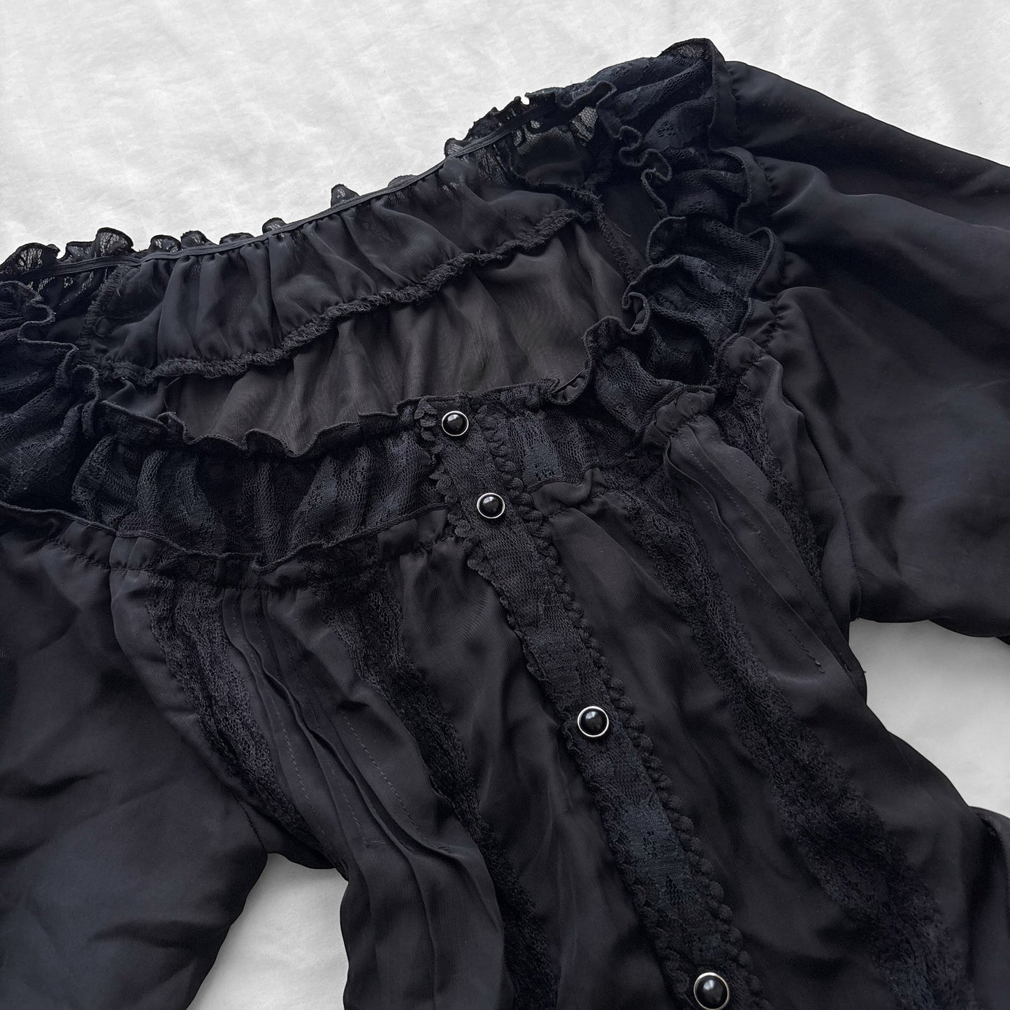 Lace & Frills black Top